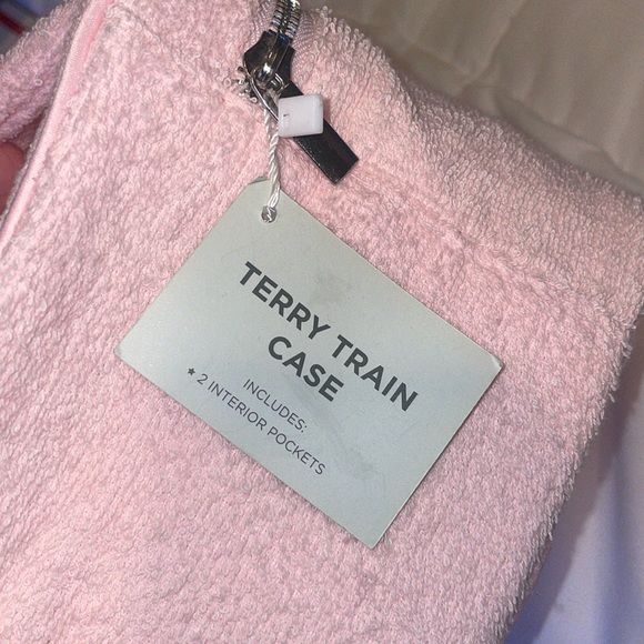 COPY NWT MACYS 💗 terry train case link bath/makeup accessory interior pockets - Picture 7 of 14